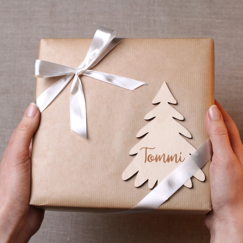 Name tag is the beautifier of the gift package! Own text or name - ecodecor.fi