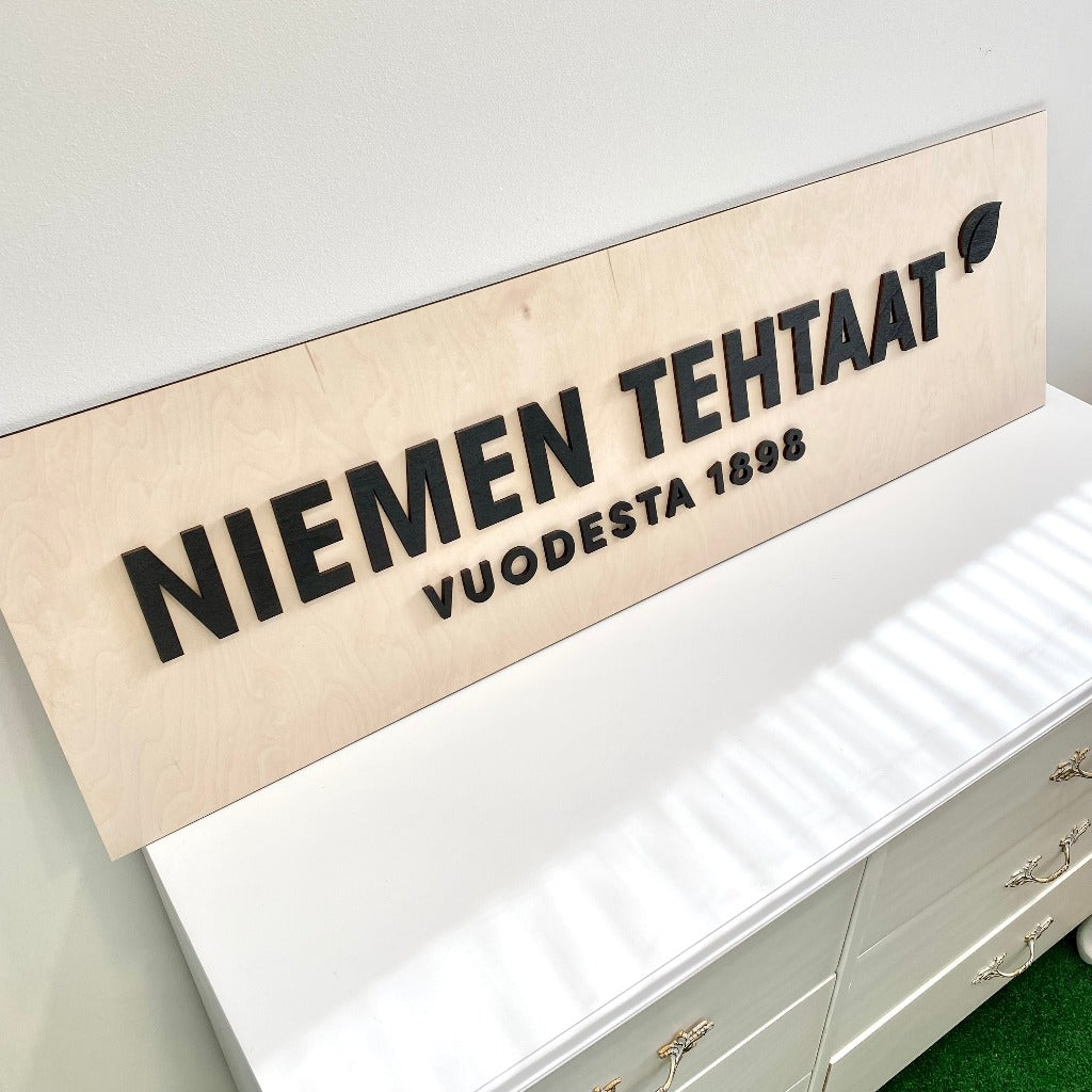 Logoschild nach Maß - Holzlogoschilder